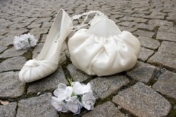 Ukázka souprav: společenské a svatebí obuvi a kabelek